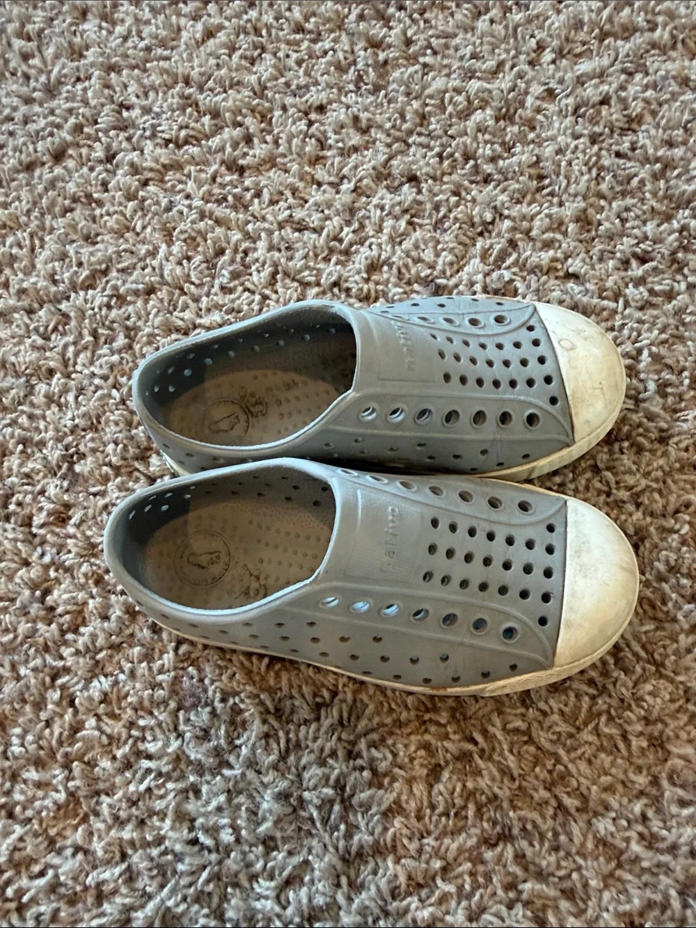 Native Kids Water Shoes Slip-On in Light Gray with White Toe
